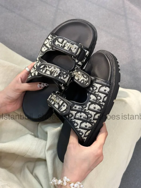 صندل دیور دوچسب